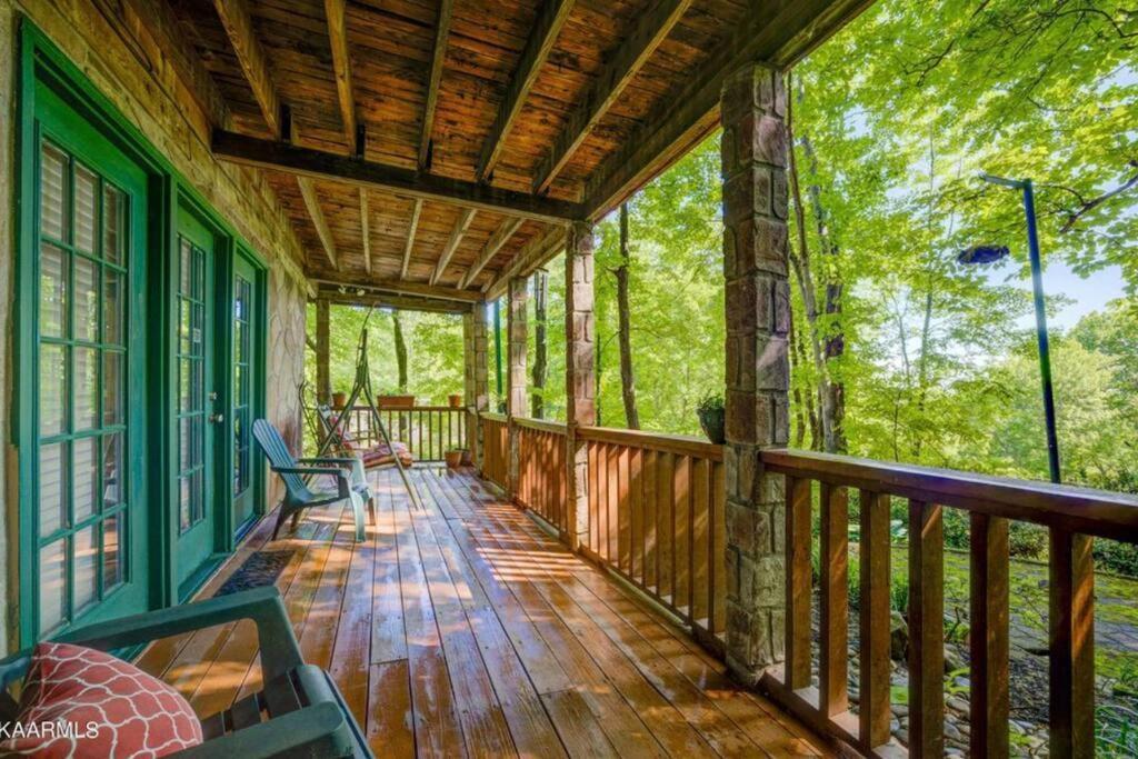 Moonshine Manor-Pets Ok-W/D-Pool Table-Arcade-Hot Tub Villa Гетлинбург Екстериор снимка