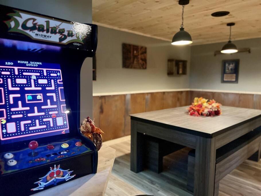 Moonshine Manor-Pets Ok-W/D-Pool Table-Arcade-Hot Tub Villa Гетлинбург Екстериор снимка