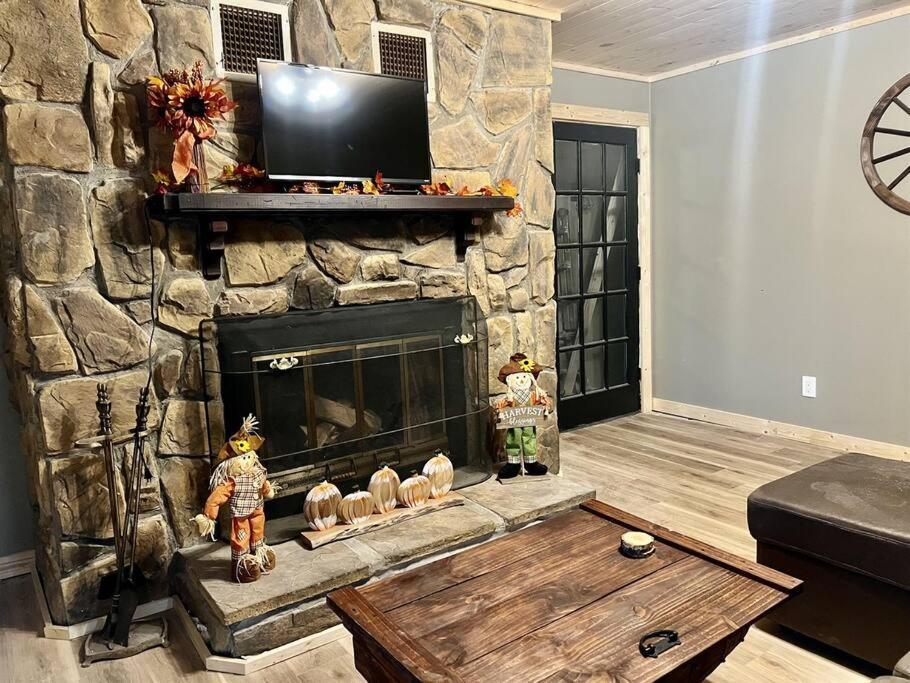 Moonshine Manor-Pets Ok-W/D-Pool Table-Arcade-Hot Tub Villa Гетлинбург Екстериор снимка