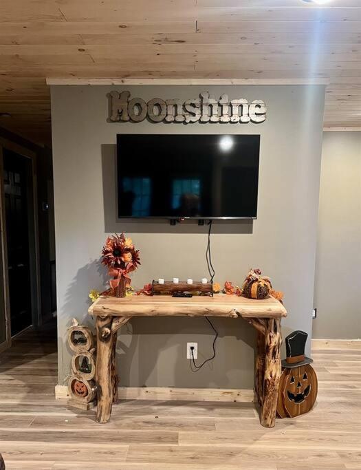 Moonshine Manor-Pets Ok-W/D-Pool Table-Arcade-Hot Tub Villa Гетлинбург Екстериор снимка